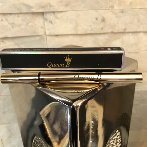 Queen b waterproof liquid eyeliner - Picture 1 of 3
